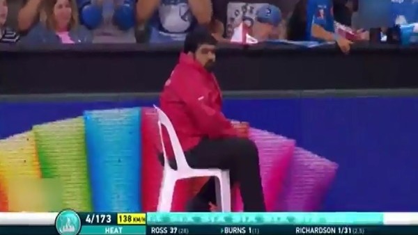 Topu yakaladı ve herkesi coşturdu