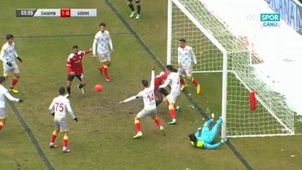 Oumari'nin Göztepe'ye attığı gol