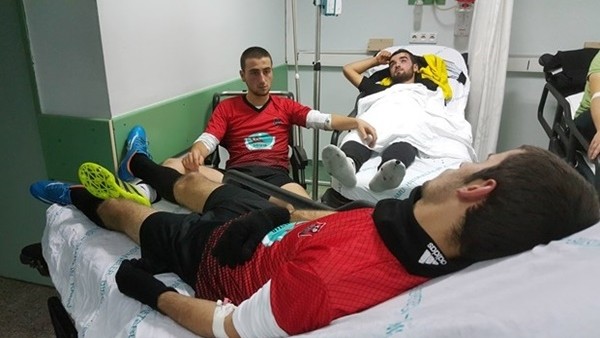 Maçta kavga çıktı! 4 futbolcu hastanelik oldu