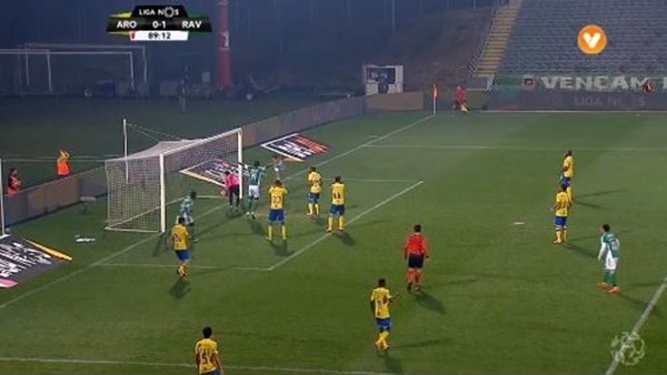 90'da kendi kalesine öyle bir gol attı ki...