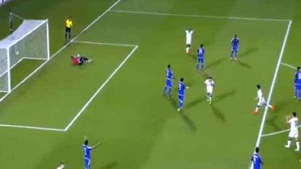 Xavi'den muhteşem vole golü