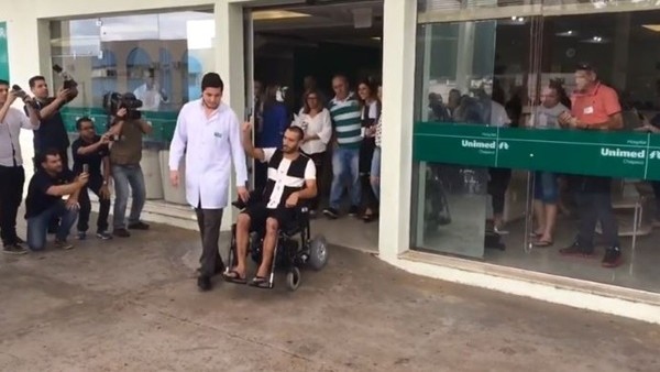 Chapecoense'li oyunusu Alan Ruschel hastaneden taburcu oldu