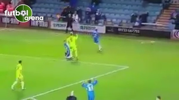 Yardımcı hakeme dikkat!