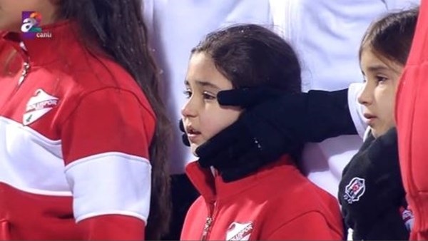 Adriano'dan alkışlanacak hareket