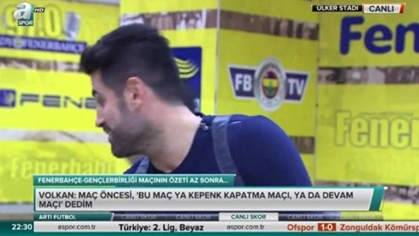 Ümit Özat'tan maç sonu Volkan Demirel'e ense şakası.