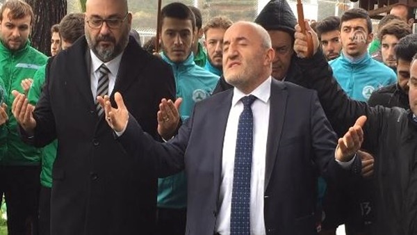 6 haftadır galip gelemedikleri için kurban kestiler.