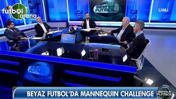 Beyaz Futbol'da Mannequin Challenge