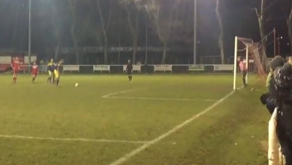 Lee Trundle'den muhteşem penaltı atışı