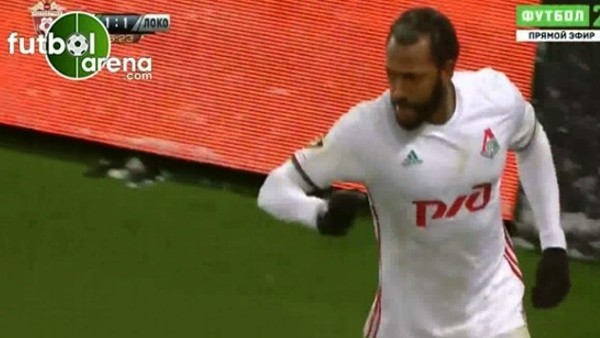 Manuel Fernandes Rusya'yı sallıyor.