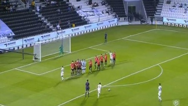 Xavi'den muhteşem frikik golü