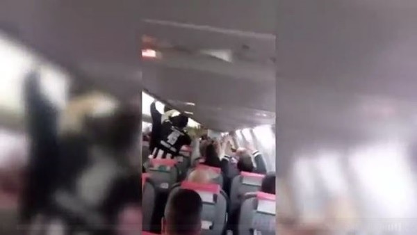 Beşiktaşlı taraftarlar Kiev deplasmanına giderken uçakta 3'lü çektirdi