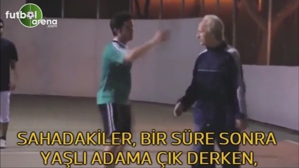 Halı sahada şov yapan yaşlı adam