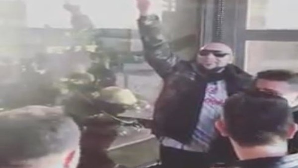 Hayko Cepkin, Kiev'de Beşiktaşlı taraftarlara üçlü çektirdi