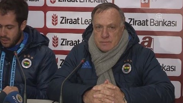 Advocaat: 'Oyunculara haksızlık etmeyelim'