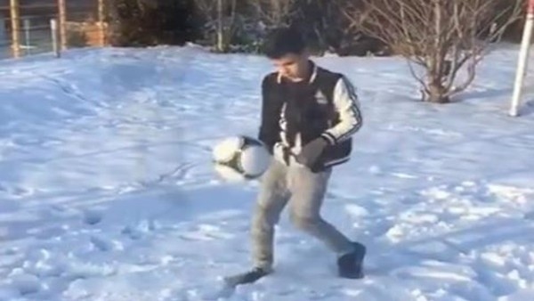 Robin van Persie'nin oğlundan şık hareketler