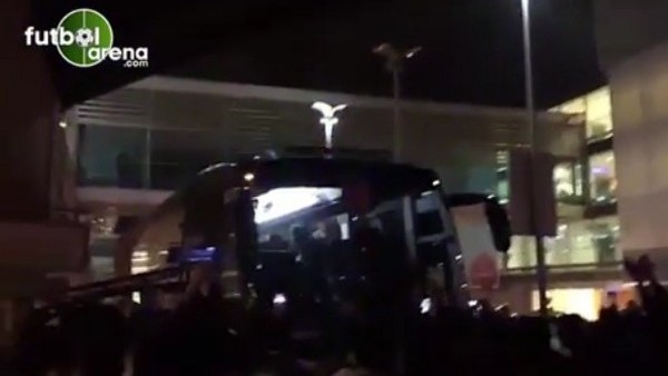 Beşiktaşlı taraftarlar takımı coşkuyla karşıladı