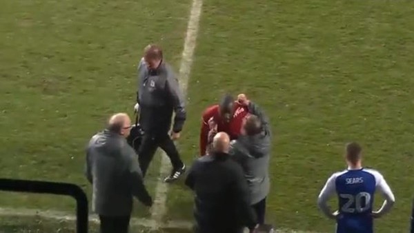 Sol Bamba hocasına vurdu