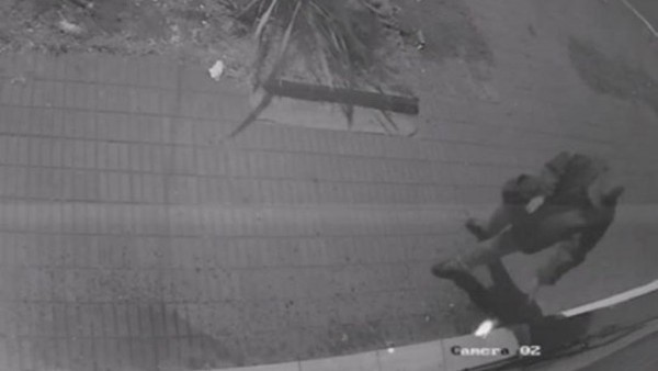 Ölüm tehditleri alan kulüp yöneticisinin evini yaktılar.