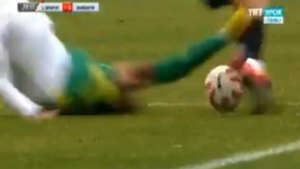 Şanlıurfasporlu Berkay Değirmencioğlu'nun rakibine yaptığı insanlık dışı faul