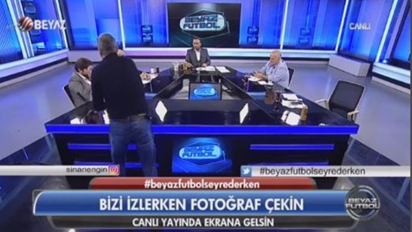 Abdülkerim Durmaz, Rasim Ozan'a dolar fırlattı.