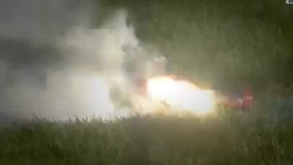 Charleroi - Standard Liege maçında sahaya yabancı maddeler atıldı