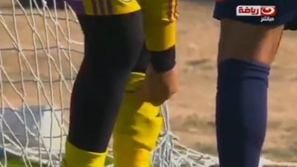 Tekmelik yerine plastik bardak kullanan kaleci