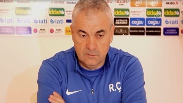 Rıza Çalımbay takımına güveniyor