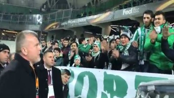 Ahmet Şan, Gent maçı sonrası taraftarlarla biraraya geldi