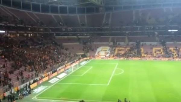 Galatasaray taraftarları maç sonu çevik kuvveti tribünlere çağırdı