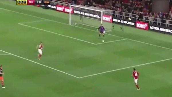 Kaleciden büyük hata!