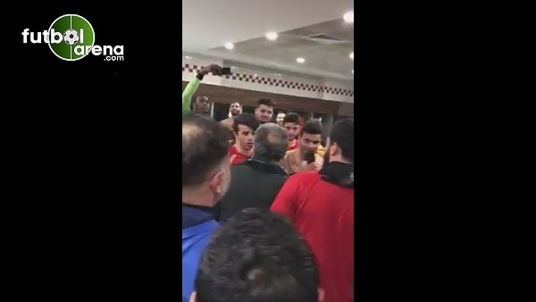 Kayserisporlu futbolcuların soyunma odasında sevinç görüntüleri