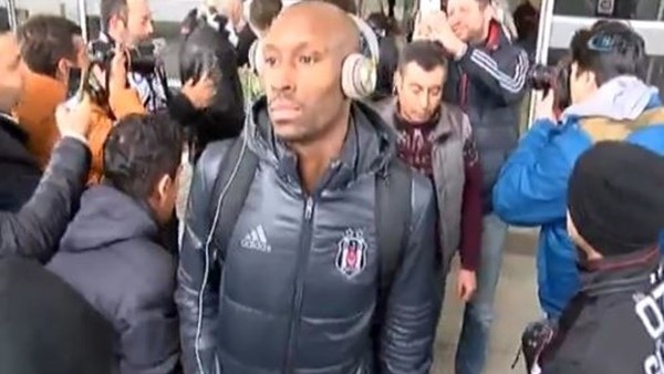 Beşiktaş Antalya'da çiçeklerle karşılandı