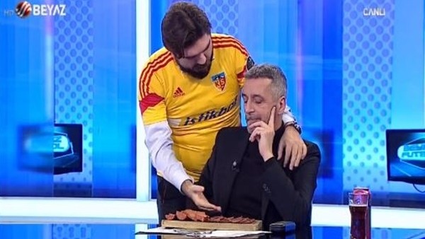 Rasim Ozan'dan Abdülkerim Durmaz'a Kayseri sucuğu