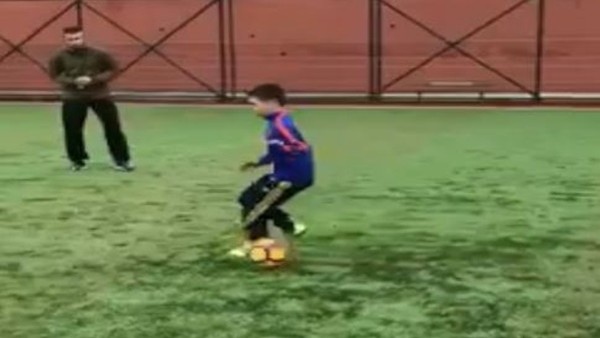 Van Persie'nin oğlu Shaqueel'den şık çalımlar