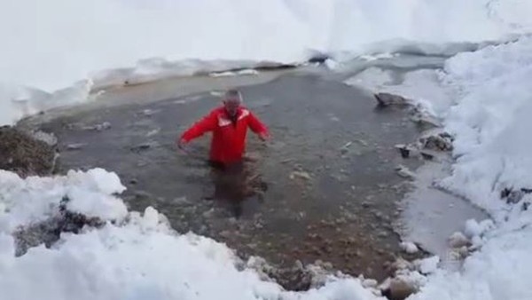 Lokomotiv Plovdiv'in başkanı Hristo Krusharski buzlu suya girdi