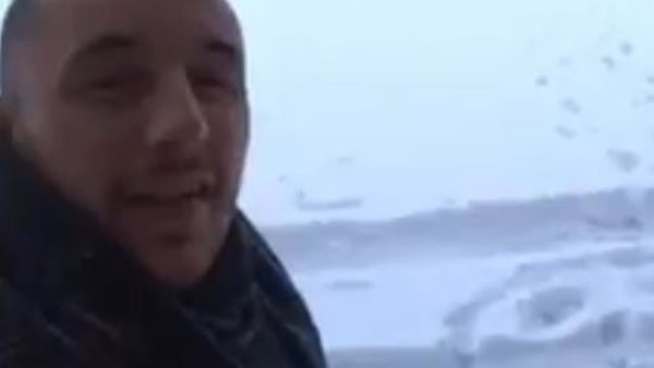 Kampa götürülmeyen Aatif Chahechouhe'nun  kar keyfi