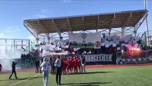 Bursa'da amatör maçta tribün şov