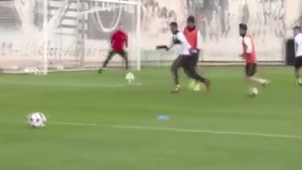 Nani'nin antrenmanda attığı şık gol