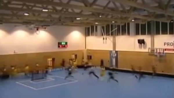 Spor salonunun çatısı çöktü