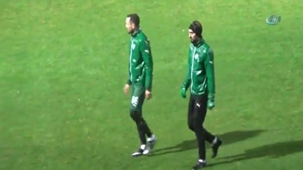 Bursasporlu futbolcular su üstünde şov yaptı