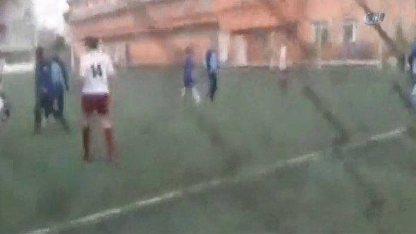 Amatör maçta kavga!