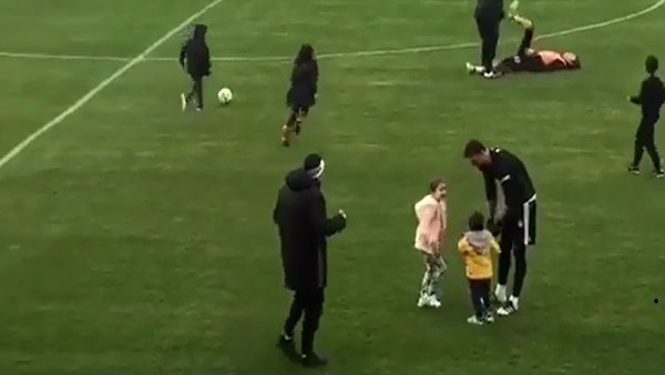 Rhodolpho, Adriano ve Marcelo'nun çocukları idmana geldi