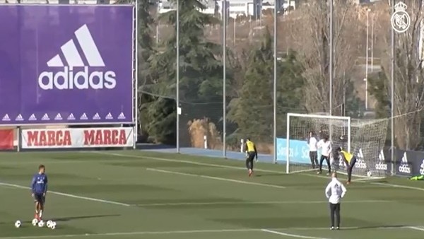 Real Madridli futbolculardan antrenmanda şık goller