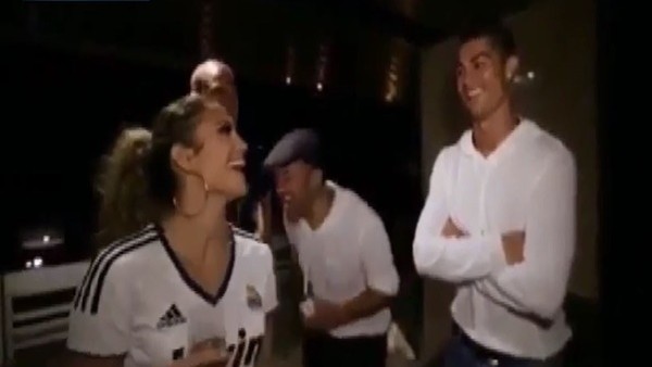 Jennifer Lopez kuzenine Ronaldo'yu hediye etti!