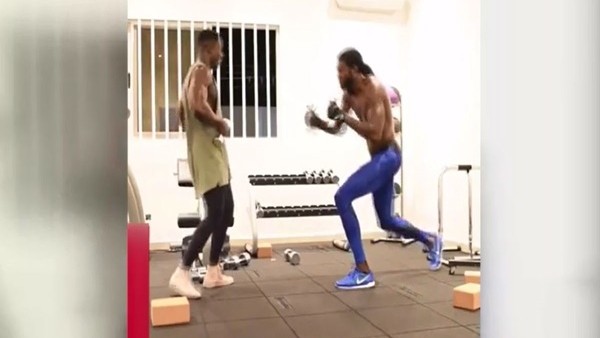 Adebayor kendini böyle formda tutmuştu