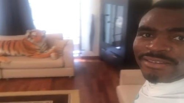 Emenike'nin dünya umrunda değil!