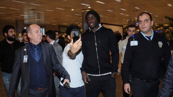 Demba Ba İstanbul'a geldi