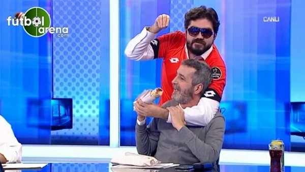 Rasim Ozan canlı yayında Nusret taklidi yaptı