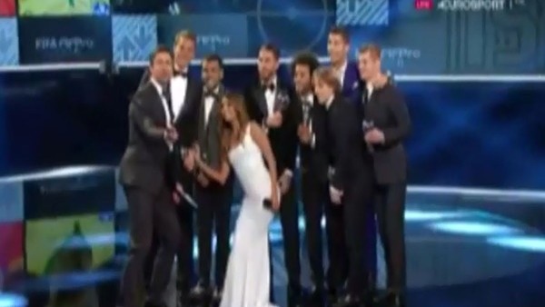 Eva Longoria geceye damga vurdu