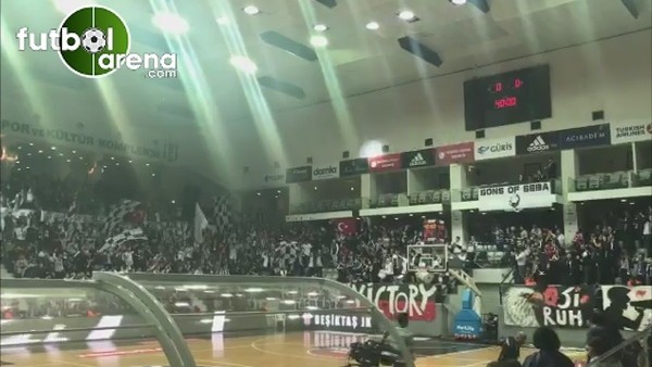 Beşiktaş taraftarlarından Akatlar Arena'da İzmir Marşı: 'Yaşa Mustafa Kemal Paşa Yaşa!'